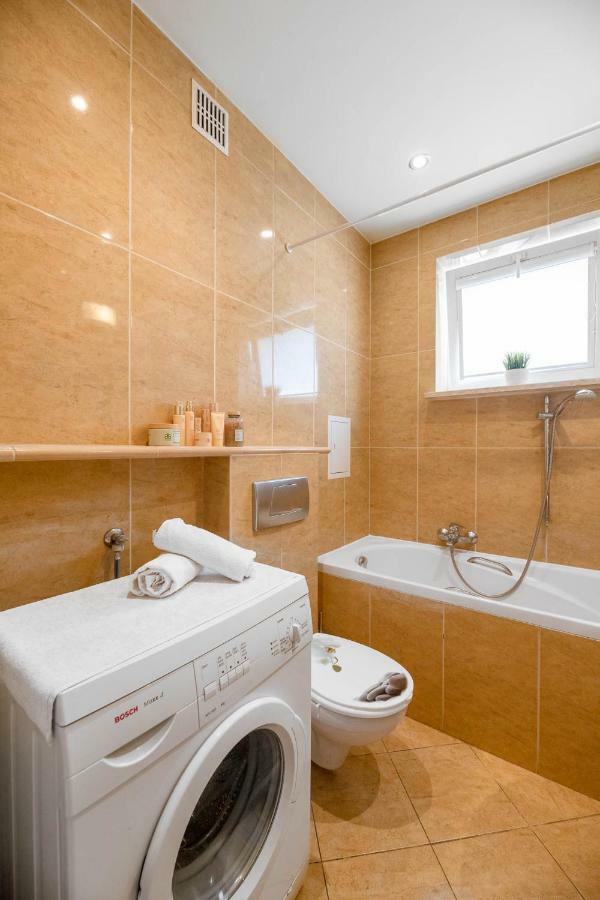 Apartament Goka Like It Varsóvia Exterior foto